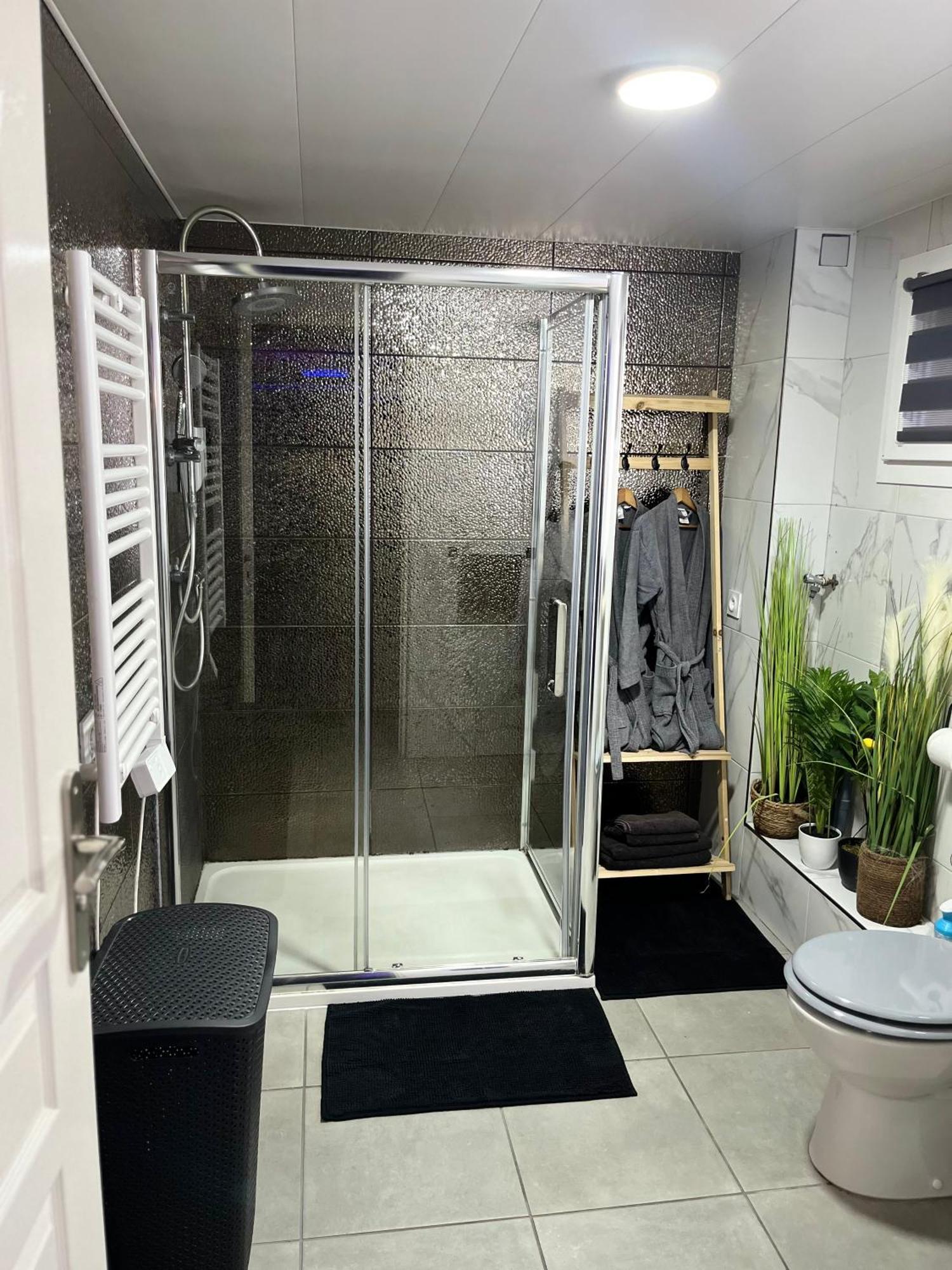 Galaxy Spa - Suite Mercure Jacuzzi Privatif Champigneulles Exterior photo